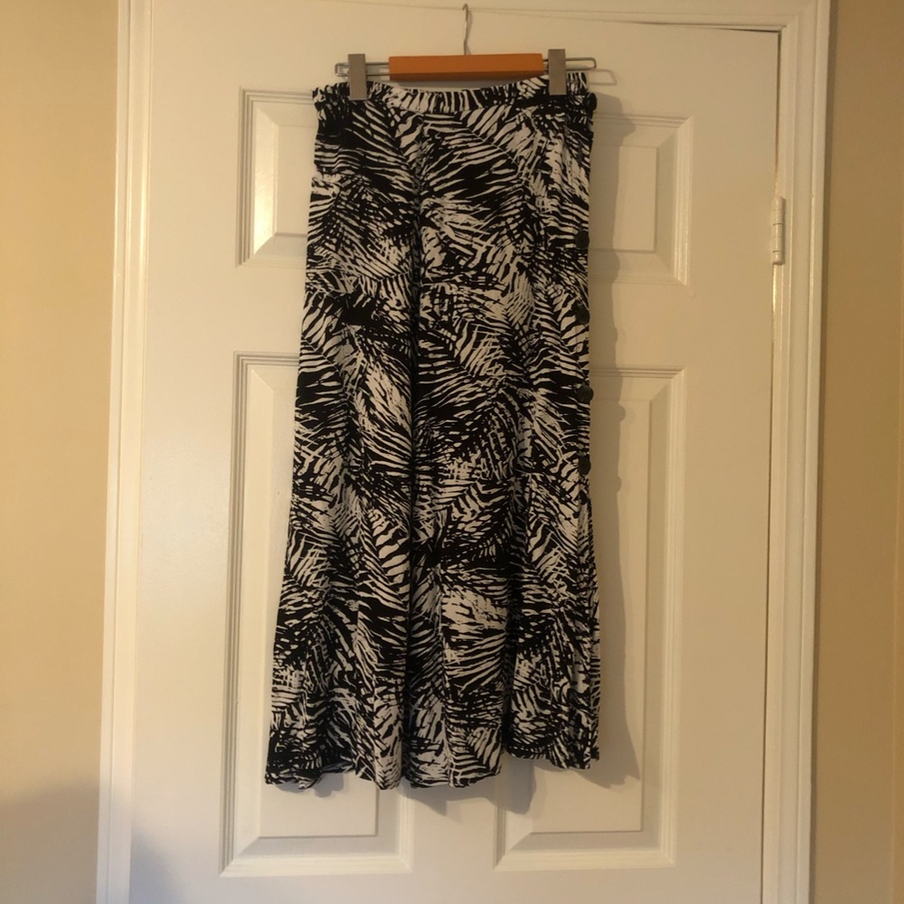 Black and White Palm Leaves Printed Skirt